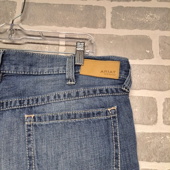 Ariat Denim Boyfriend Shorts Women's 32R Blue Embroidered Aztec Pockets Western - Picture 9 of 15